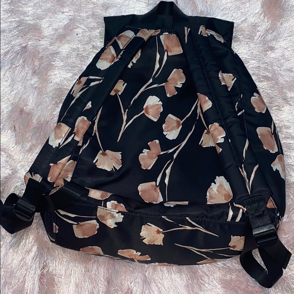 - Cute backpack 🎒 - Picture 2 of 4